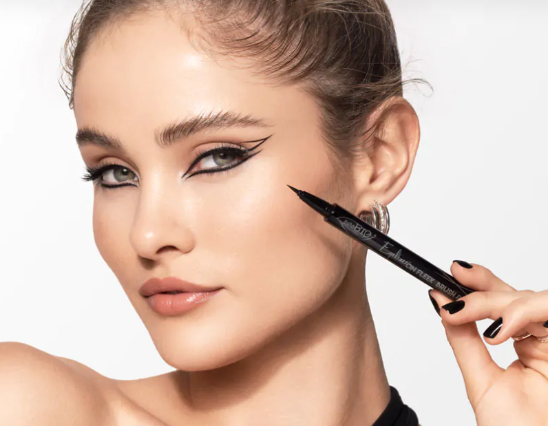 Eyeliner Penna biologico nero - PuroBIO - On Fleek Brush Pen